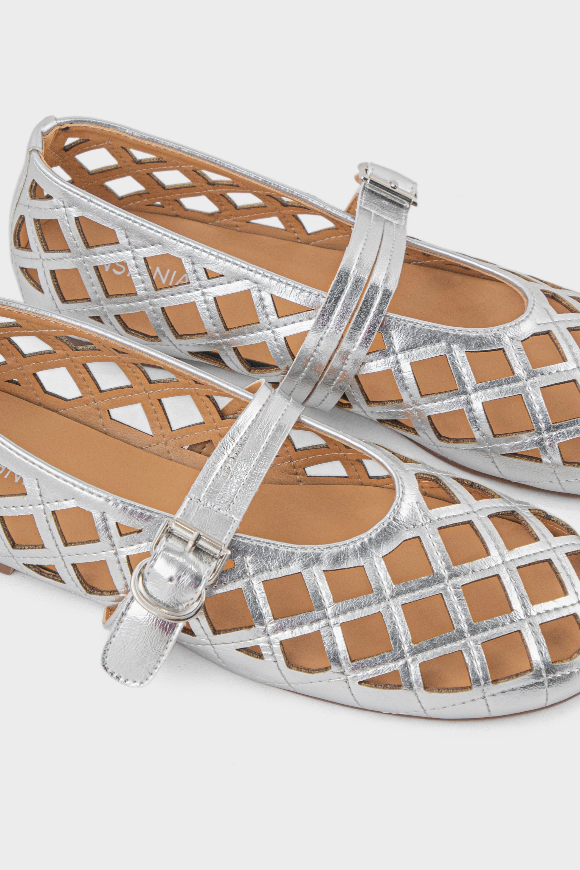 Shop Casual Pumps IC6021-Silver | Premium Women Shoes UAE